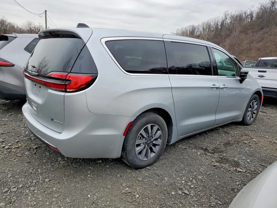 CHRYSLER PACIFICA 2024 VIN 2C4RC1S76RR141544