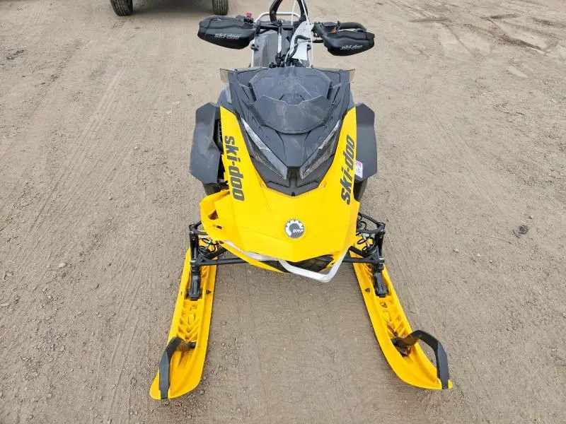 SKI-DOO SUMMIT NEO 2024