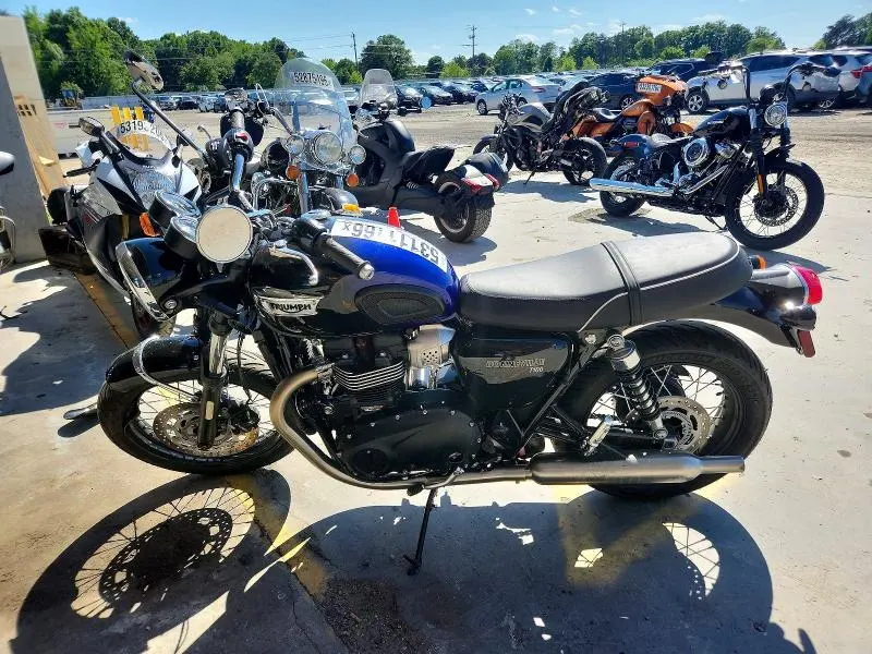 TRIUMPH BONNEVILLE 2024