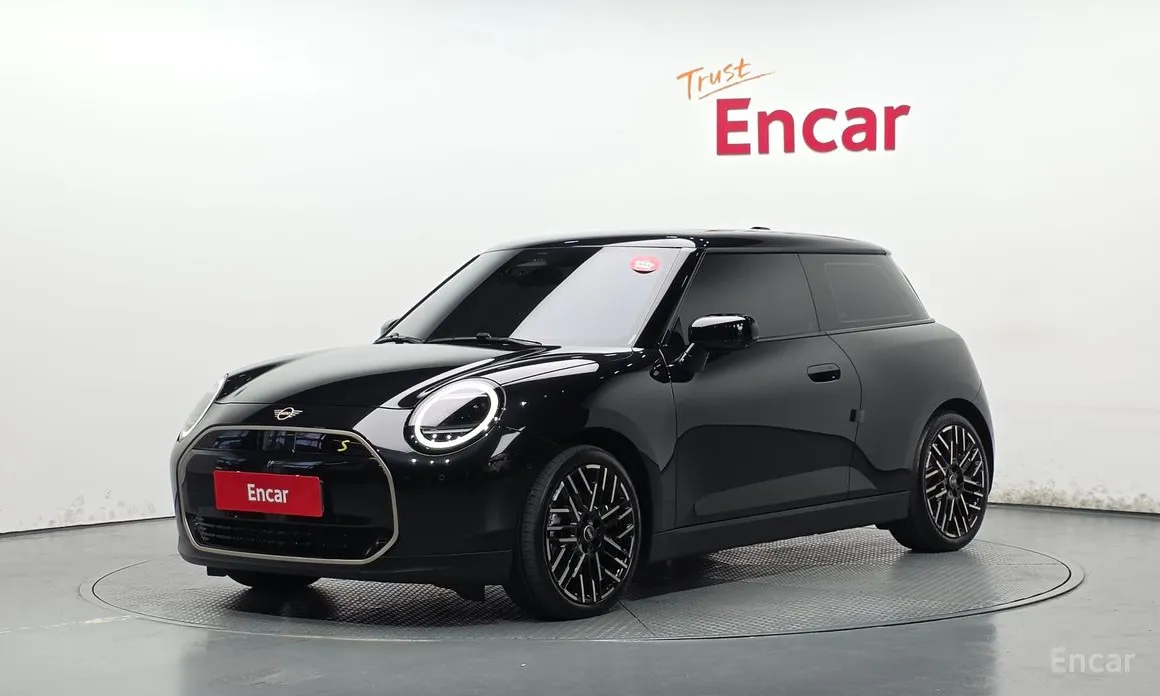 Mini Cooper 2025 SE Favoured