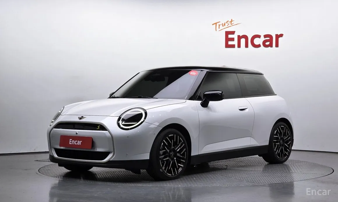 Mini Cooper 2025 SE Favoured