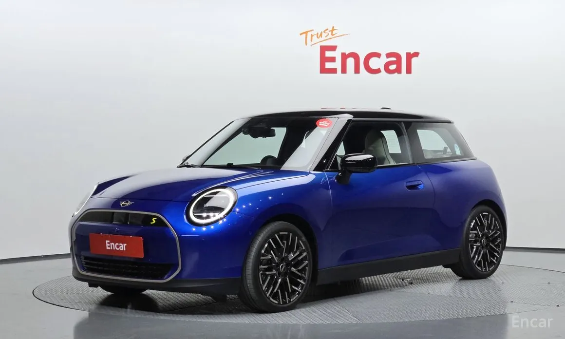 Mini Cooper 2025 SE Favoured