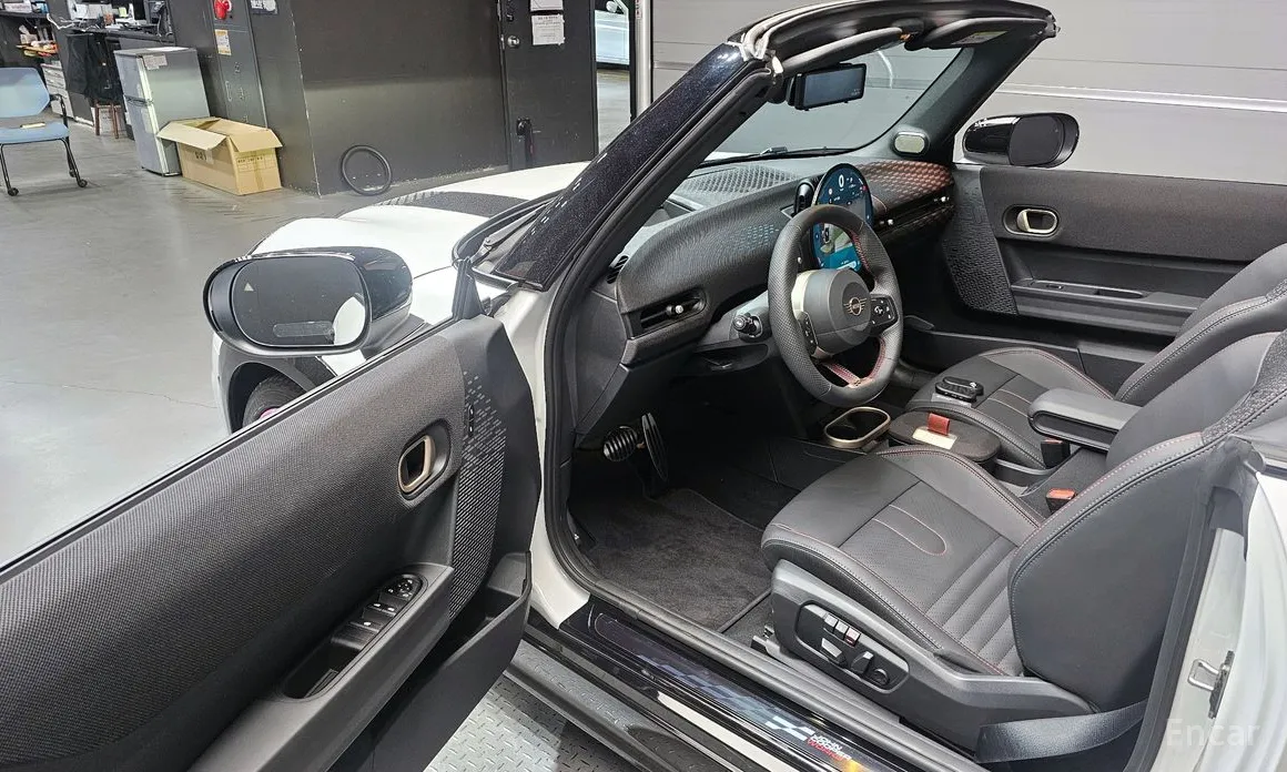 Mini Cooper Convertible 2025 JCW