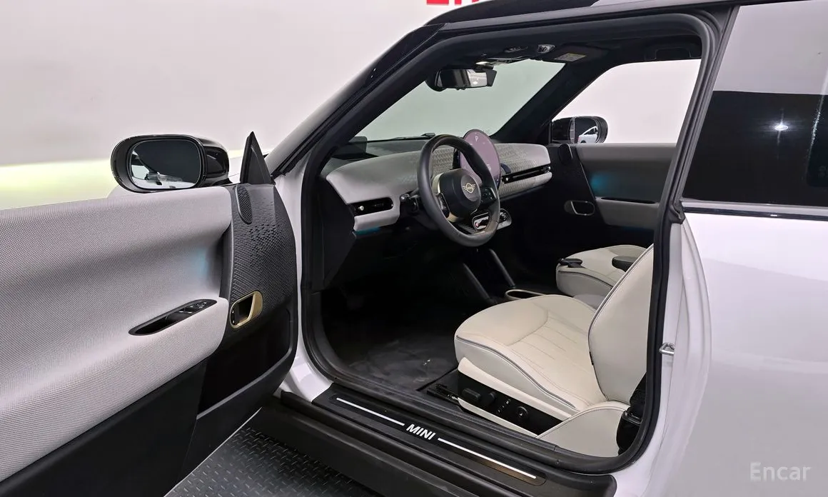Mini Cooper 2025 SE Favoured