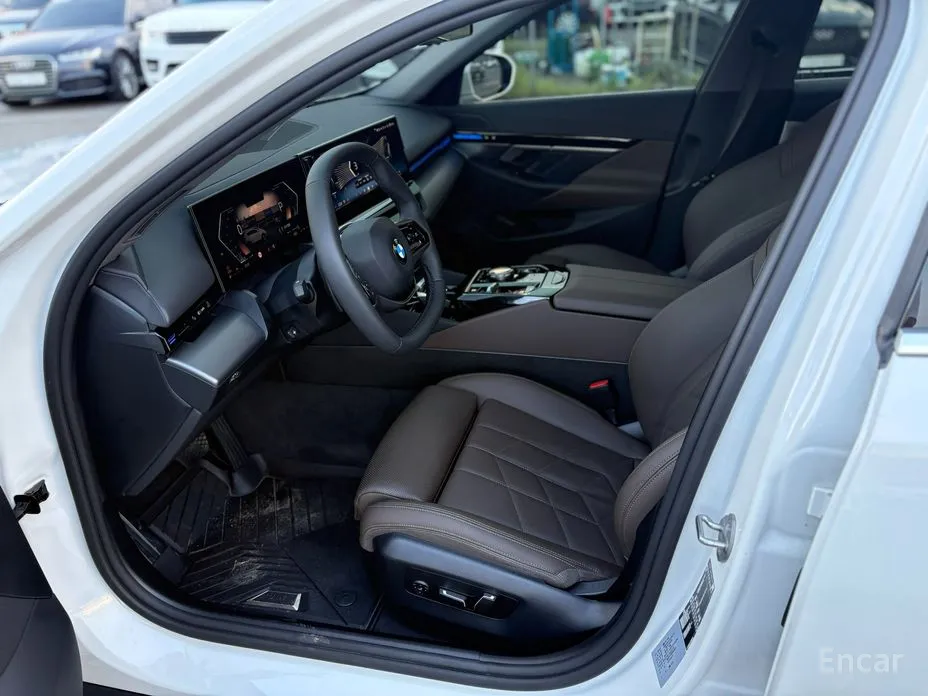 BMW 5 Series 2023 520i