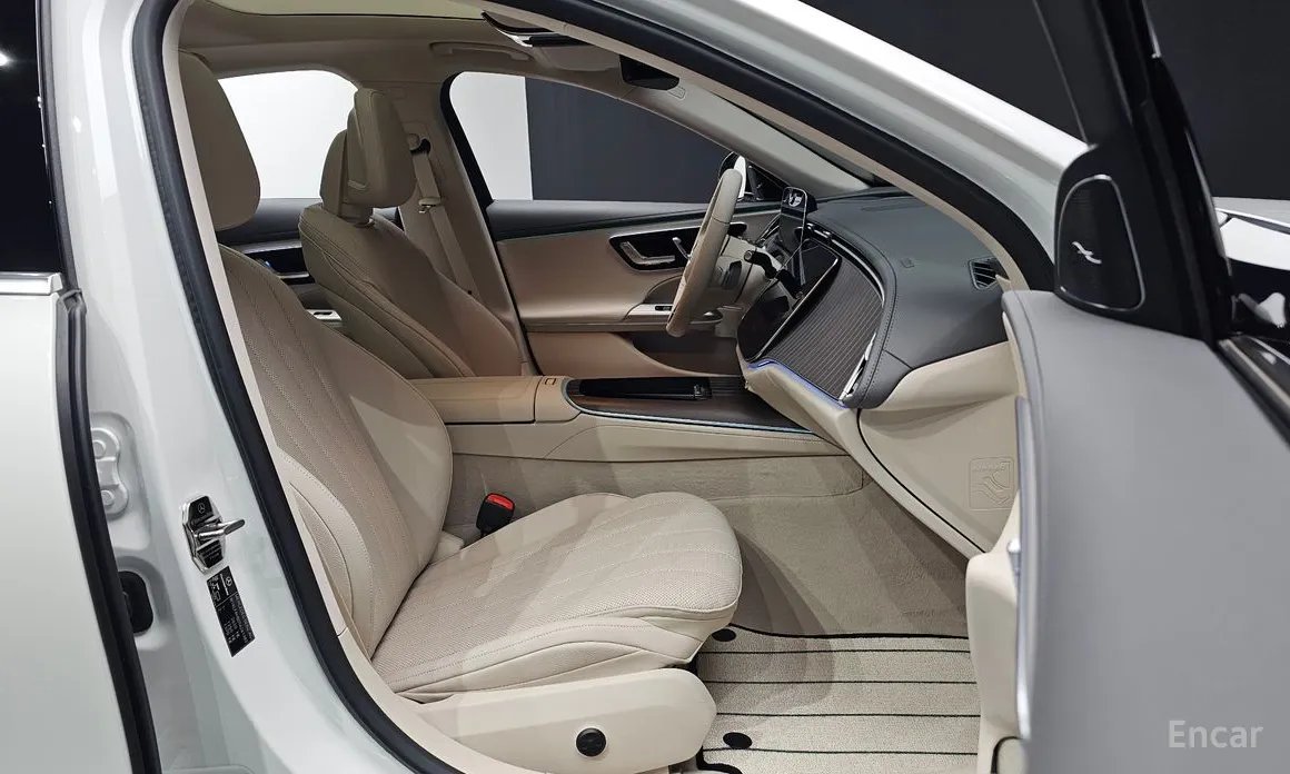 Mercedes-Benz E-Class 2024 E300 4MATIC Exclusive