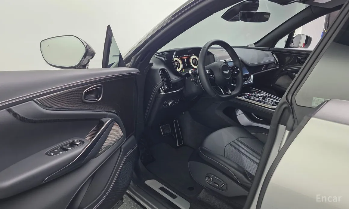 Aston Martin DBX 2020 4.0 V8 707
