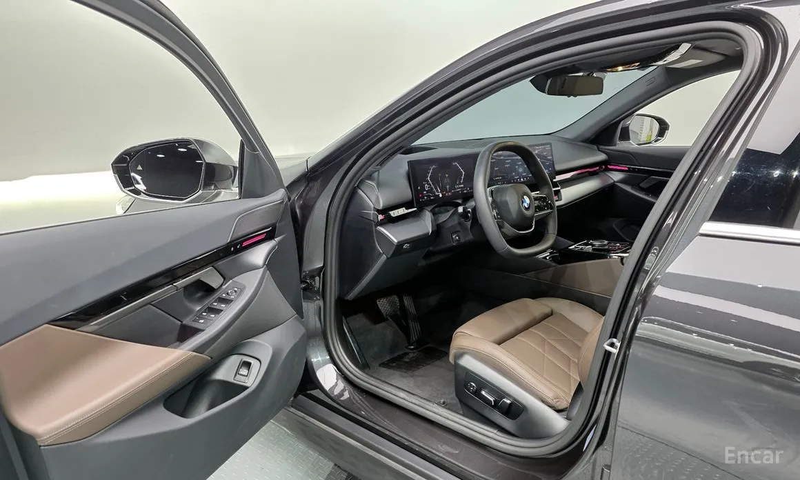 BMW 5 Series 2023 520i