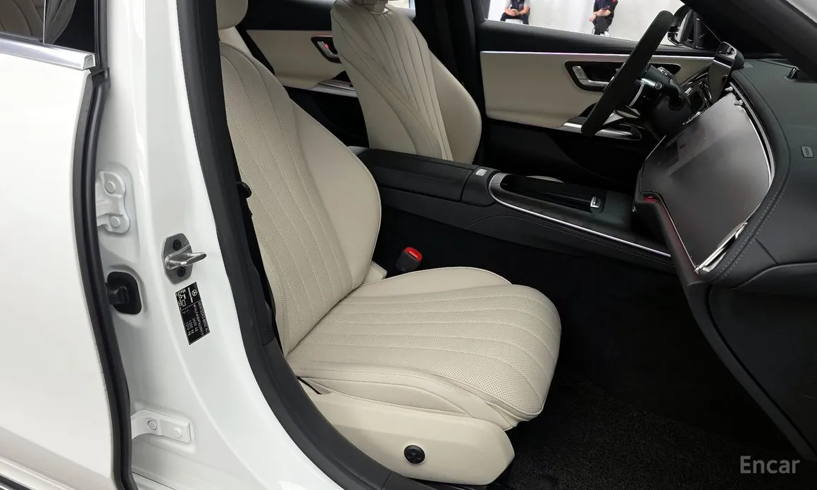 Mercedes-Benz E-Class 2024 E300 4MATIC AMG Line