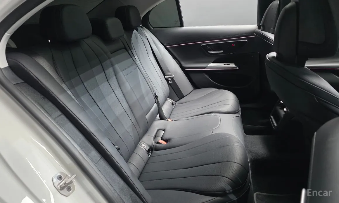 Mercedes-Benz E-Class 2024 E200 Avantgarde