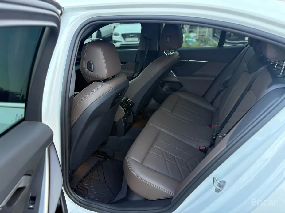 BMW 5 Series 2023 520i