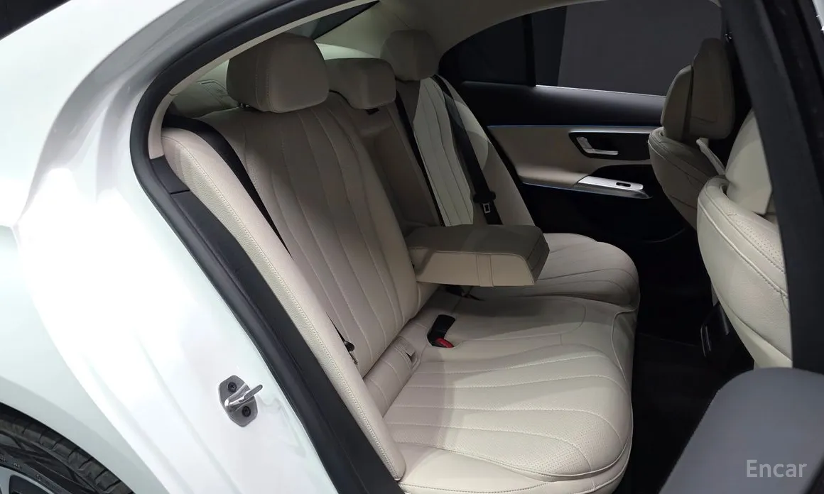 Mercedes-Benz E-Class 2024 E200 Avantgarde