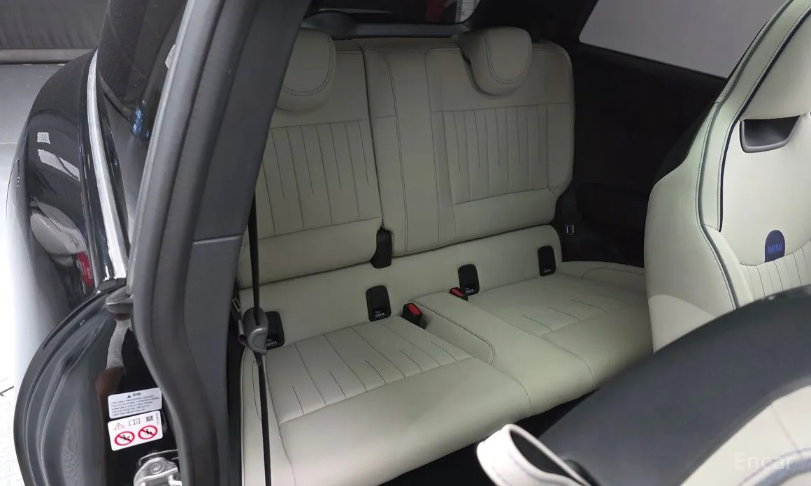 Mini Cooper 2025 SE Favoured