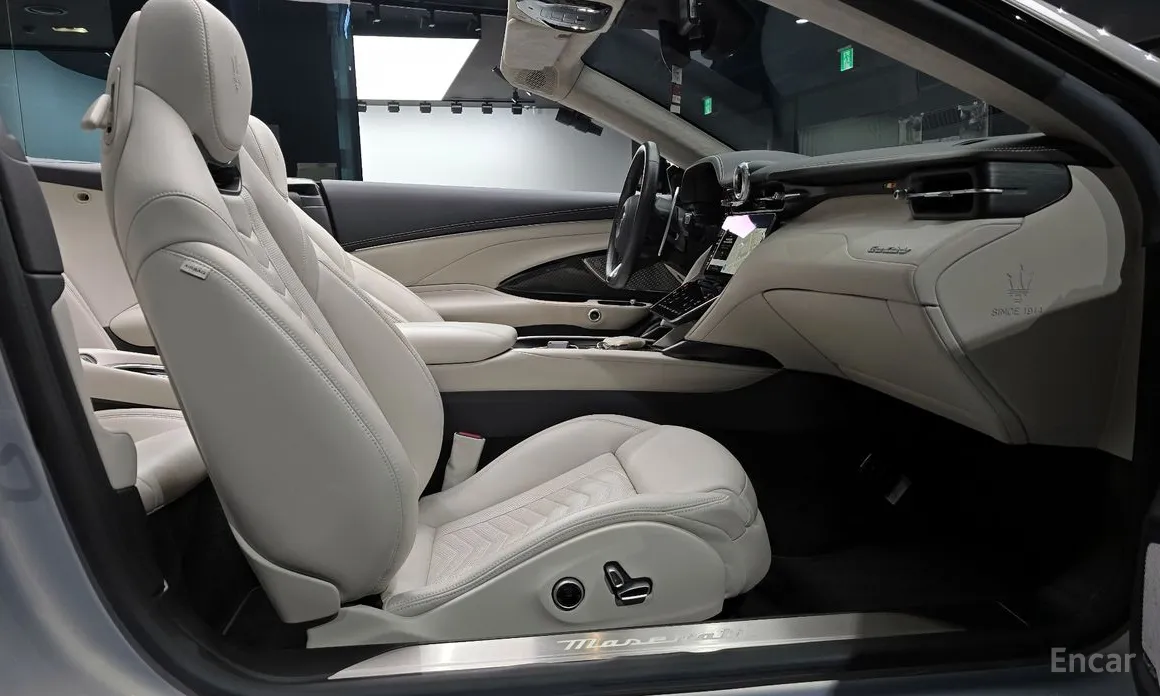 Maserati GranCabrio 2024 3.0 V6 Trofeo