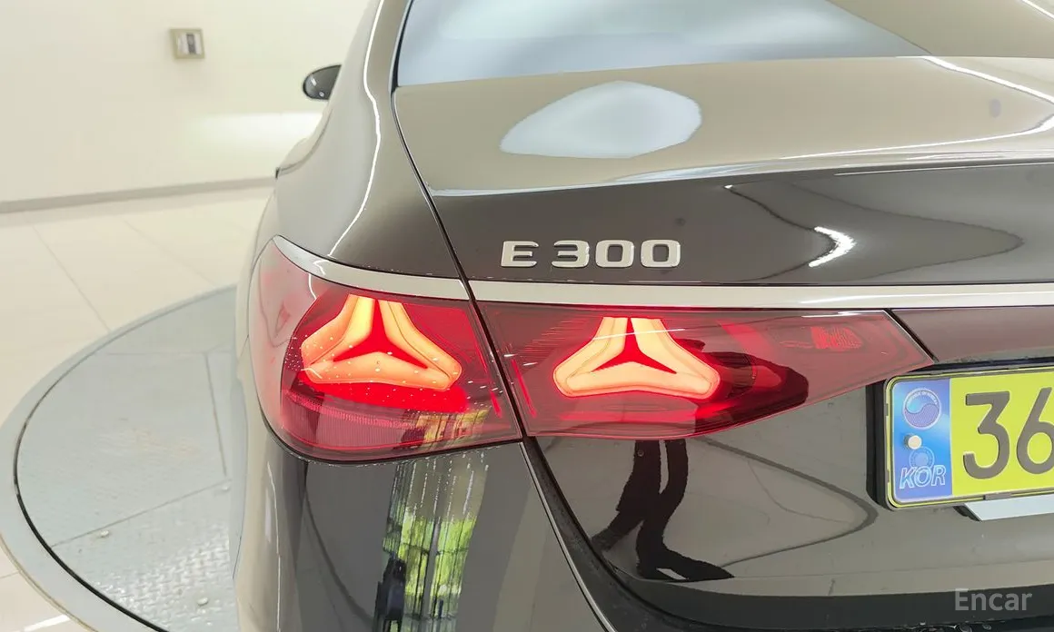 Mercedes-Benz E-Class 2024 E300 4MATIC Exclusive