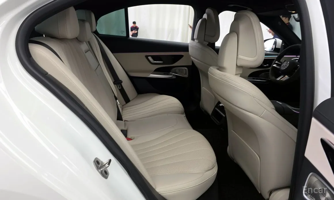 Mercedes-Benz E-Class 2024 E300 4MATIC AMG Line