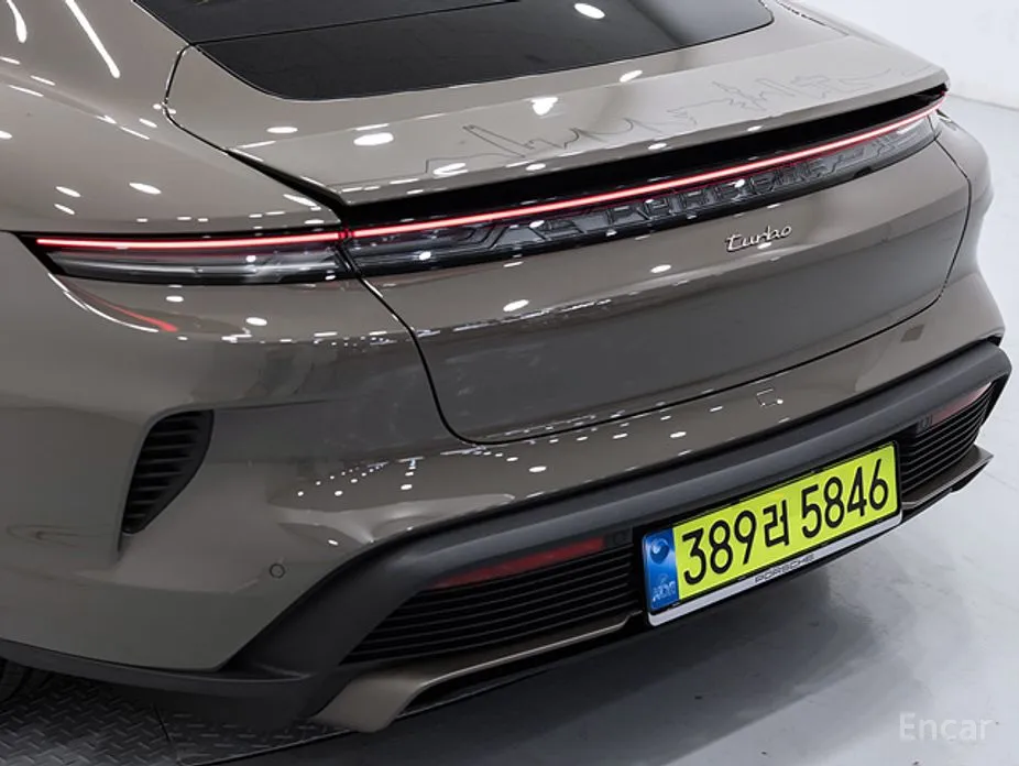 Porsche Taycan 2020 Turbo