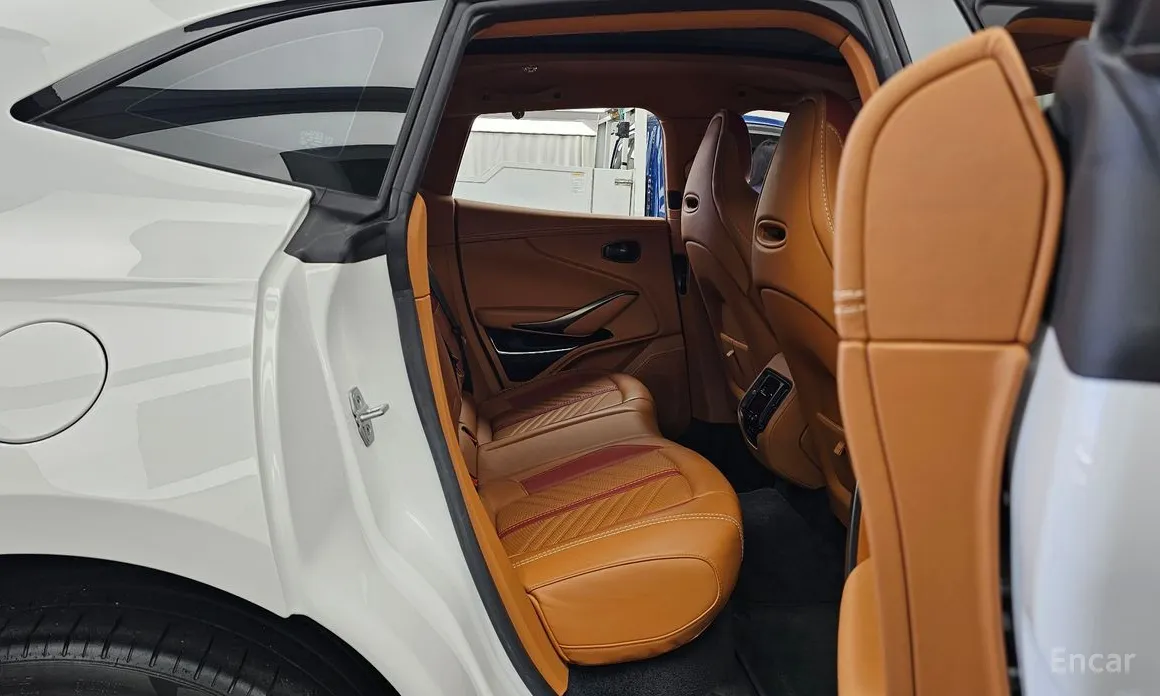 Aston Martin DBX 2020 4.0 V8 707