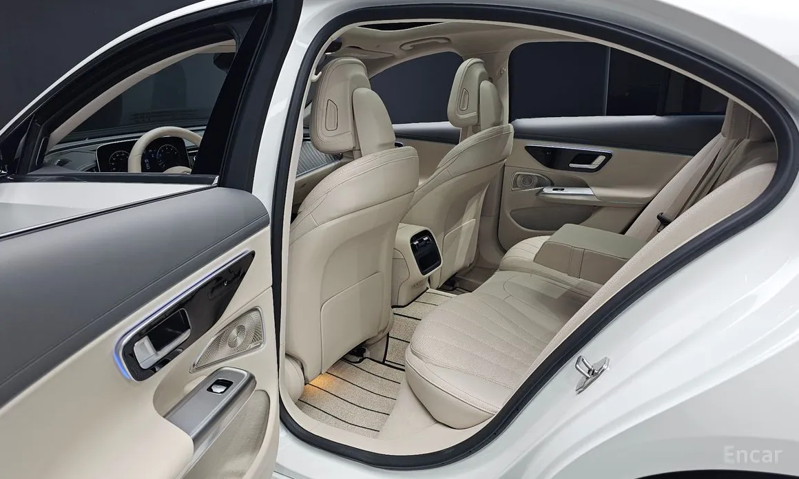 Mercedes-Benz E-Class 2024 E300 4MATIC Exclusive