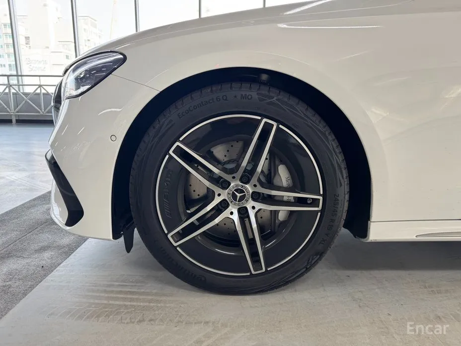 Mercedes-Benz E-Class 2024 E300 4MATIC AMG Line