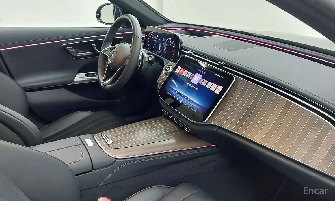 Mercedes-Benz E-Class 2024 E300 4MATIC Exclusive