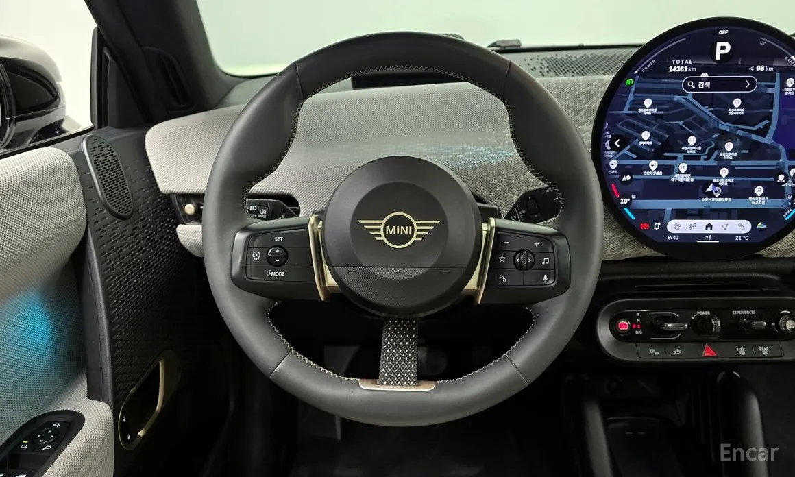 Mini Cooper 2025 SE Favoured