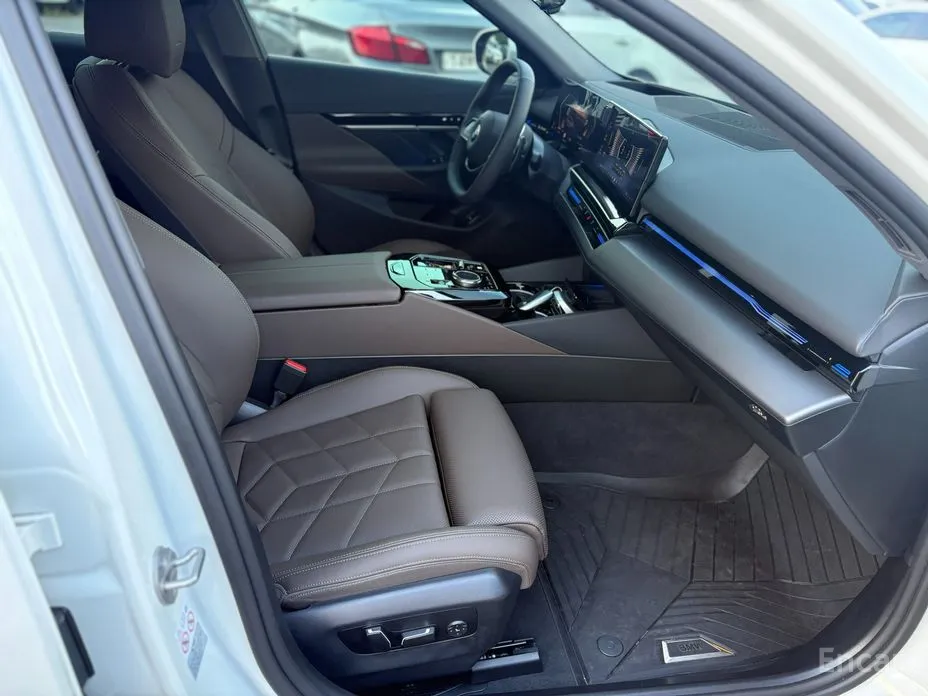 BMW 5 Series 2023 520i