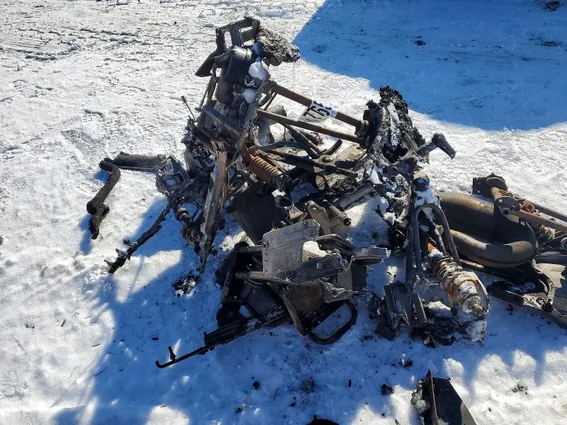 ARCTIC-CAT SNOWMOBILE 2000