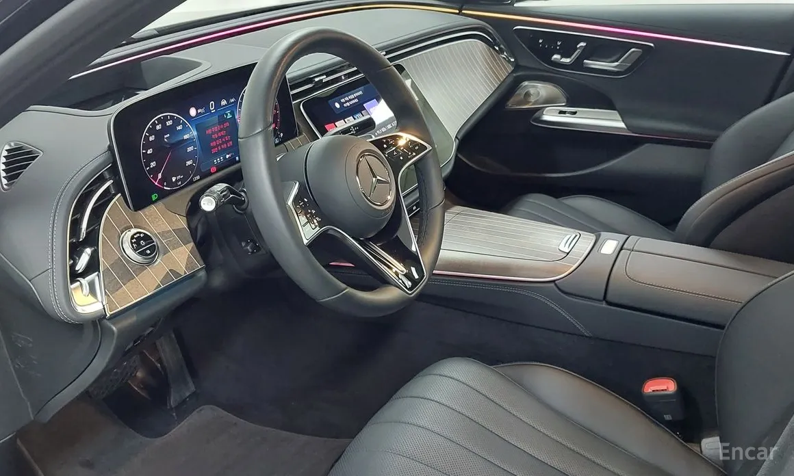 Mercedes-Benz E-Class 2024 E300 4MATIC Exclusive