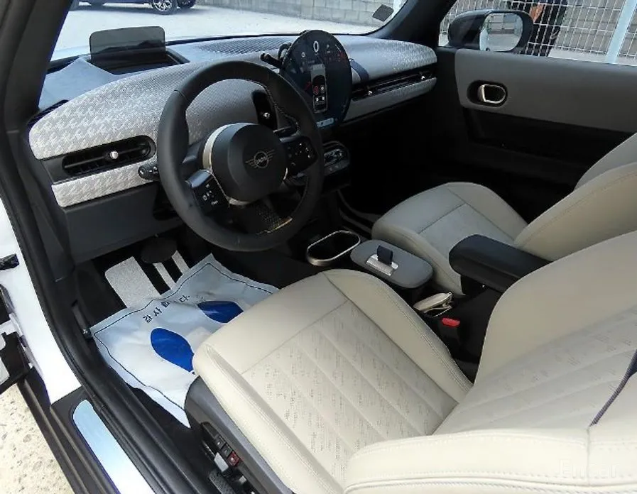 Mini Cooper Convertible 2025 Favoured