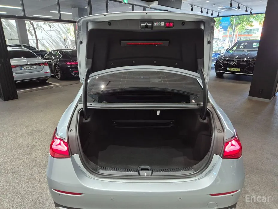 Mercedes-Benz E-Class 2024 E200 Avantgarde