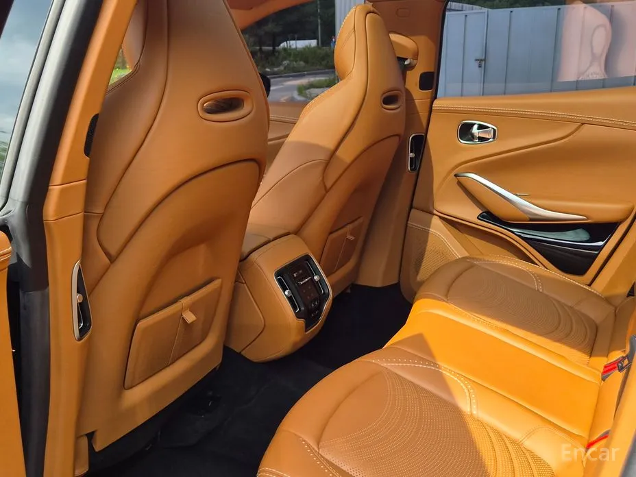 Aston Martin DBX 2020 4.0 V8