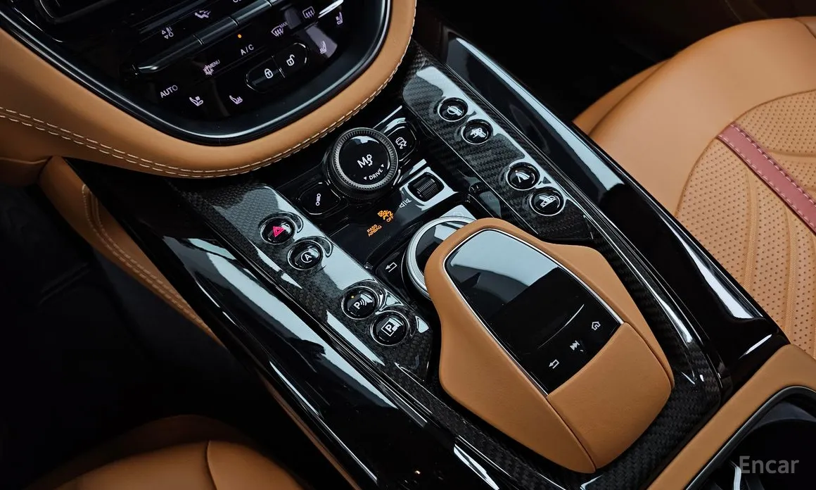 Aston Martin DBX 2020 4.0 V8 707
