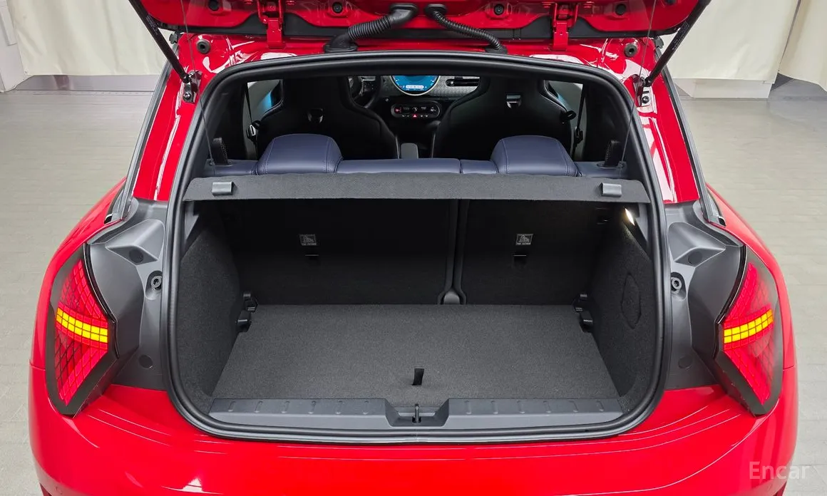 Mini Cooper 2025 SE Favoured