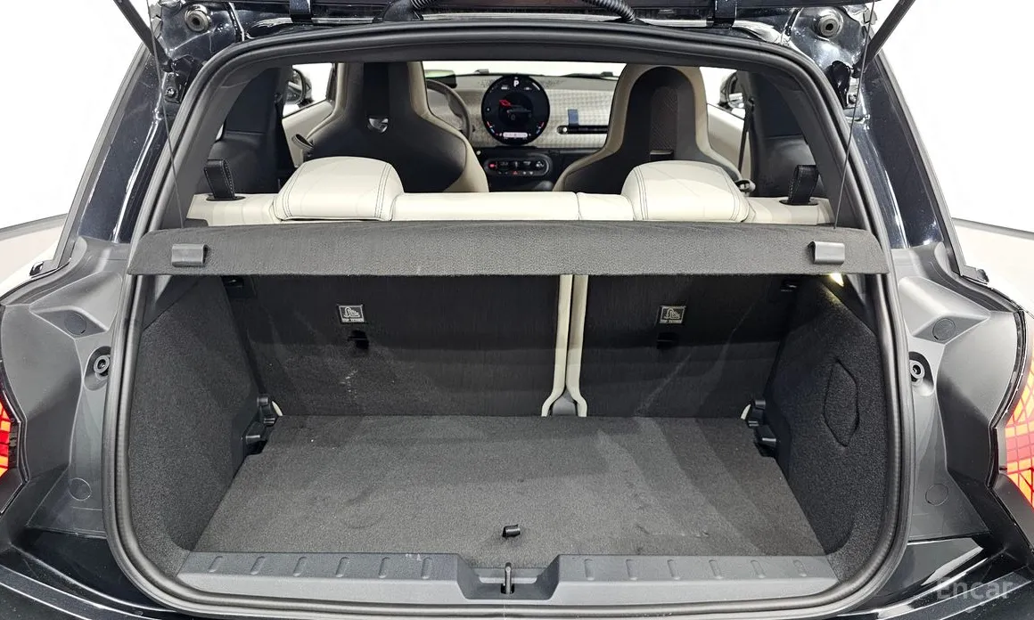 Mini Cooper 2025 SE Favoured