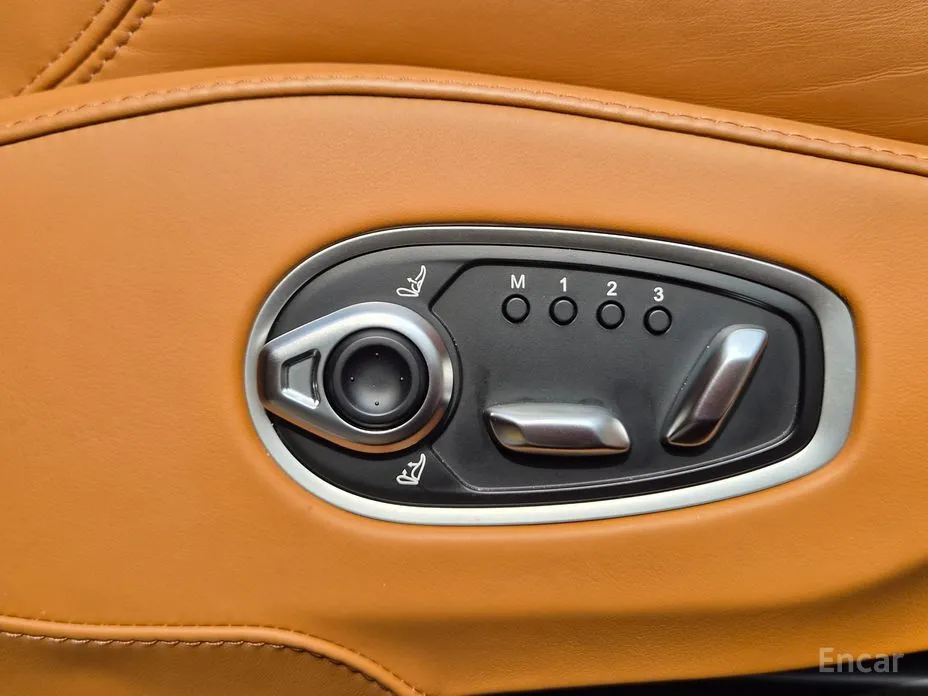 Aston Martin DBX 2020 4.0 V8