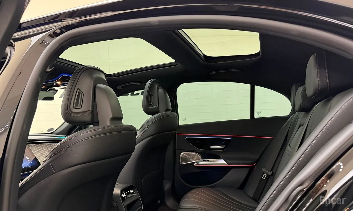 Mercedes-Benz E-Class 2024 E300 4MATIC Exclusive