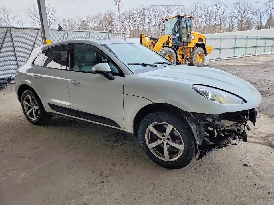 PORSCHE MACAN 2017 VIN WP1AA2A52HLB83398