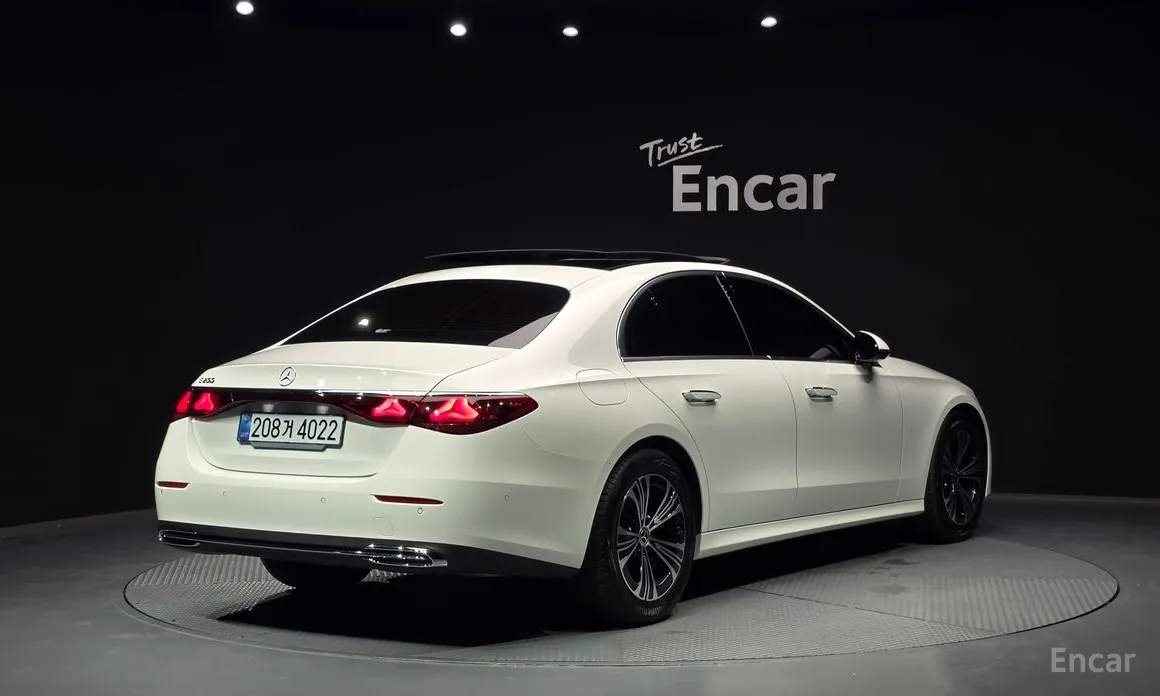 Mercedes-Benz E-Class 2024 E200 Avantgarde