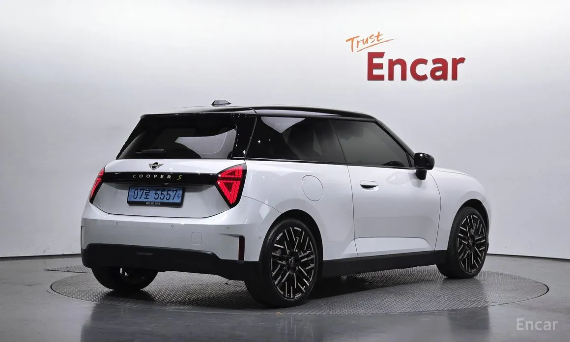 Mini Cooper 2025 SE Favoured