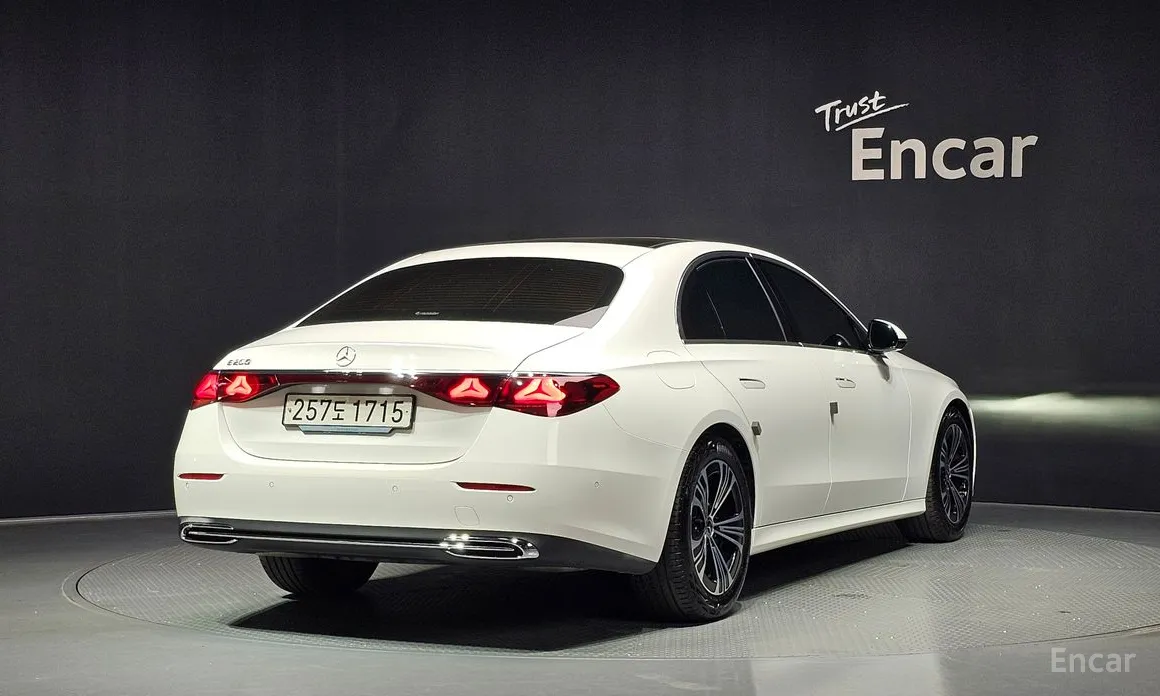 Фото 2 - Mercedes-Benz E-Class