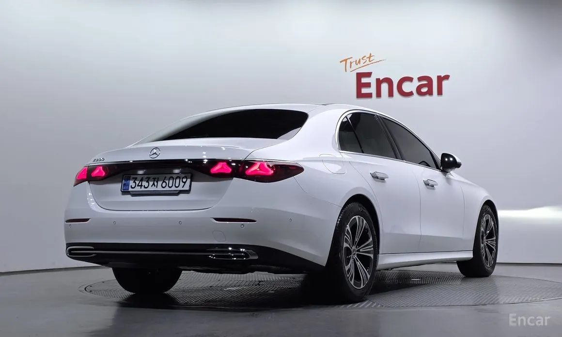 Mercedes-Benz E-Class 2024 E200 Avantgarde