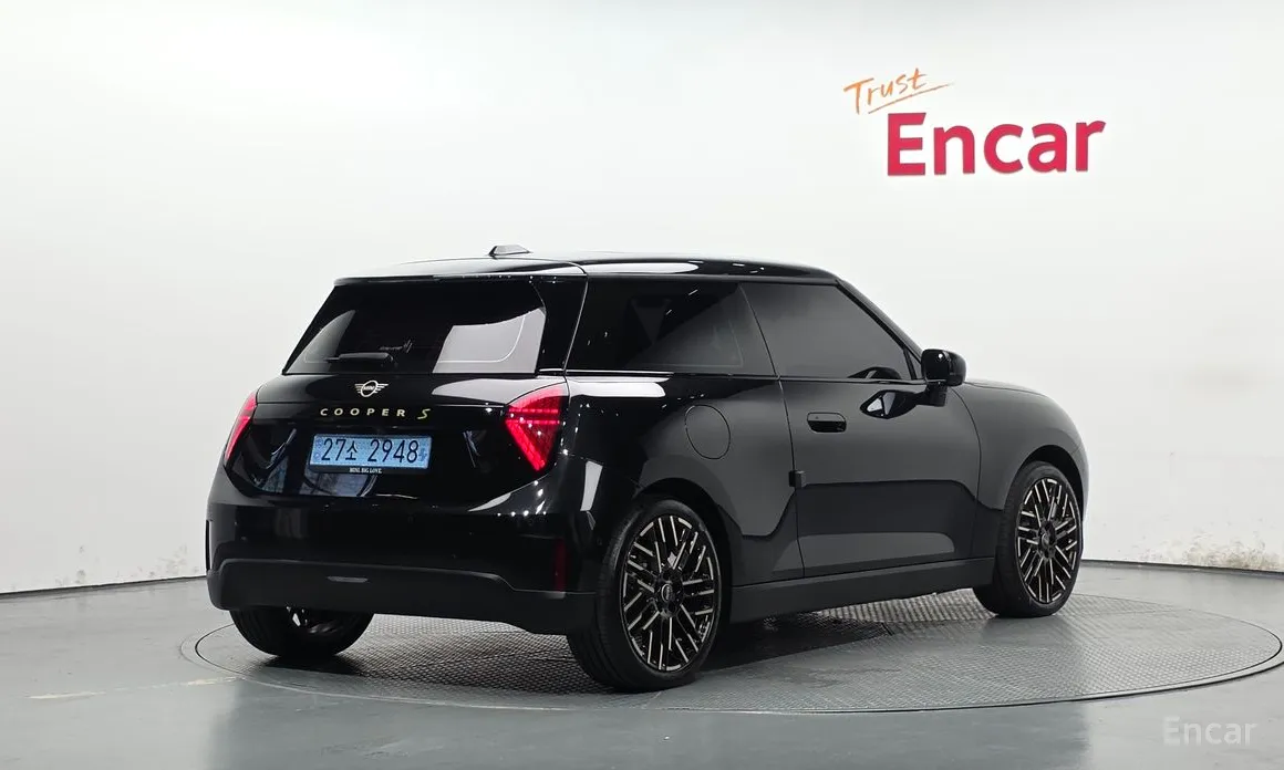 Mini Cooper 2025 SE Favoured