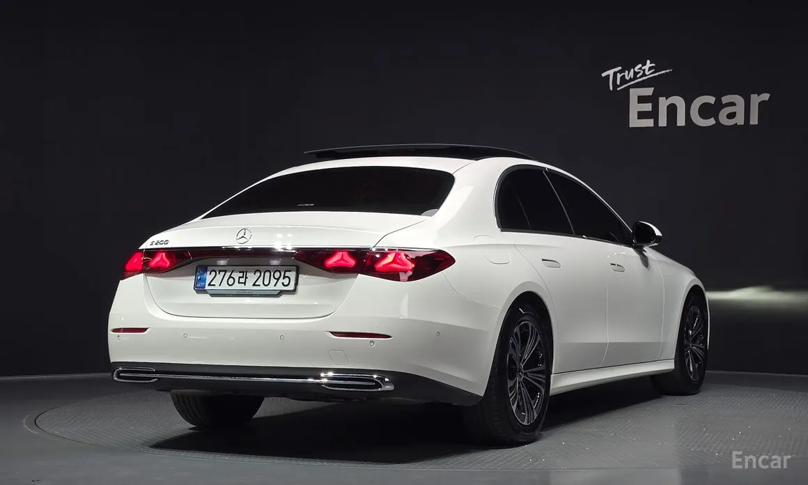 Mercedes-Benz E-Class 2024 E200 Avantgarde