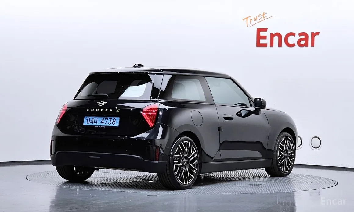 Mini Cooper 2025 SE Favoured
