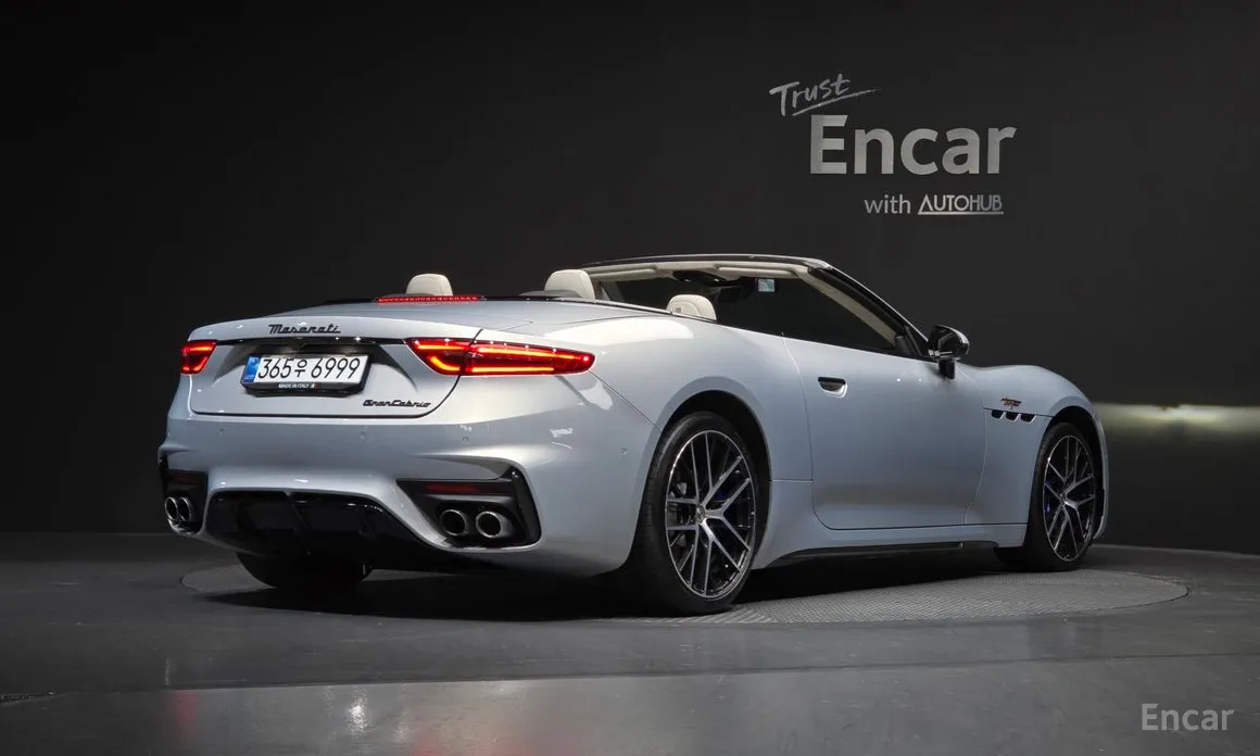 Maserati GranCabrio 2024 3.0 V6 Trofeo