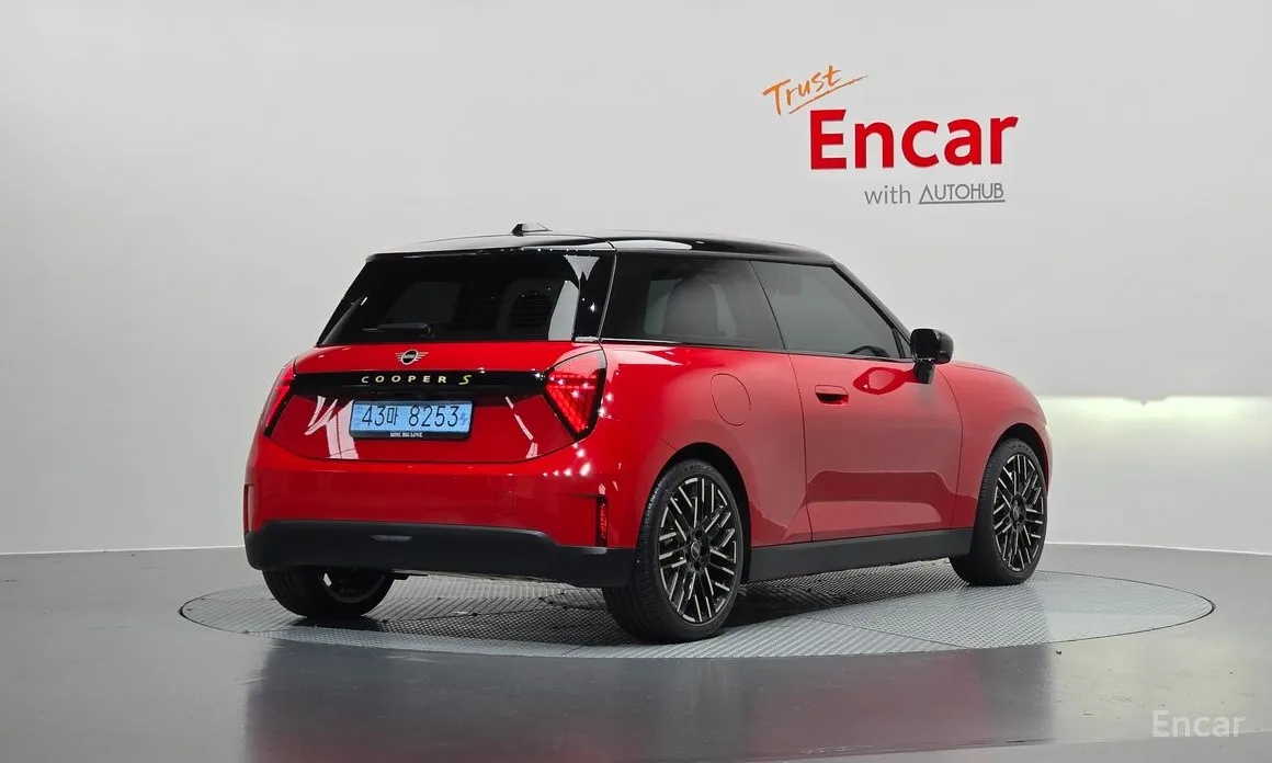 Mini Cooper 2025 SE Favoured