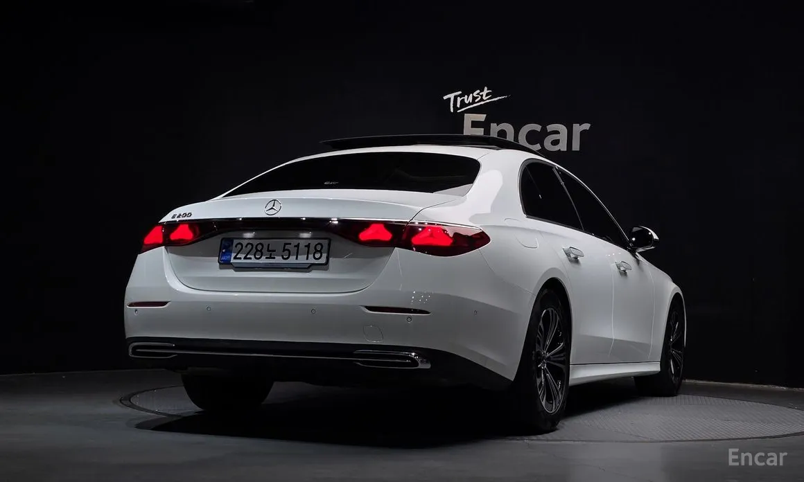 Mercedes-Benz E-Class 2024 E200 Avantgarde