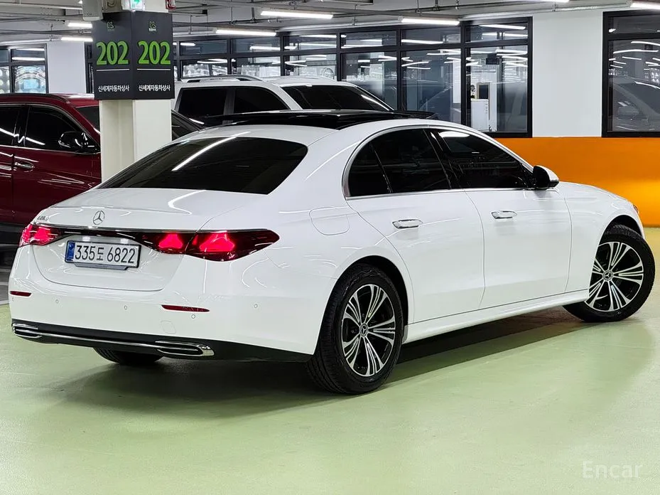Mercedes-Benz E-Class 2024 E200 Avantgarde