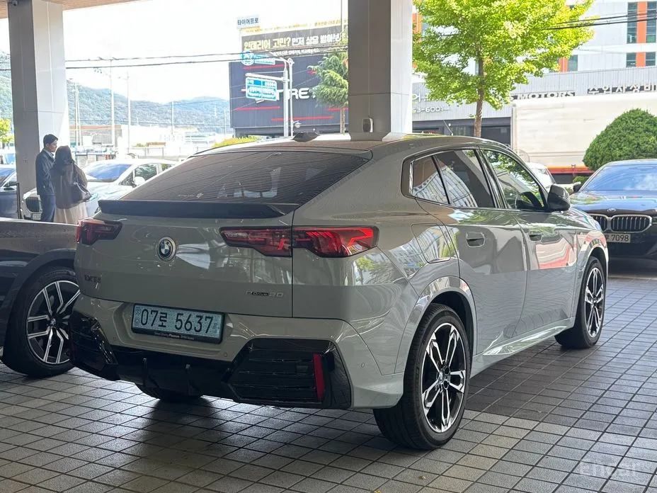 BMW iX2 2025 eDrive 20 M Sport